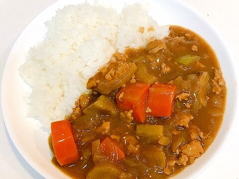 汗カキカキ♪根菜とパプリカとひき肉の激辛カレー